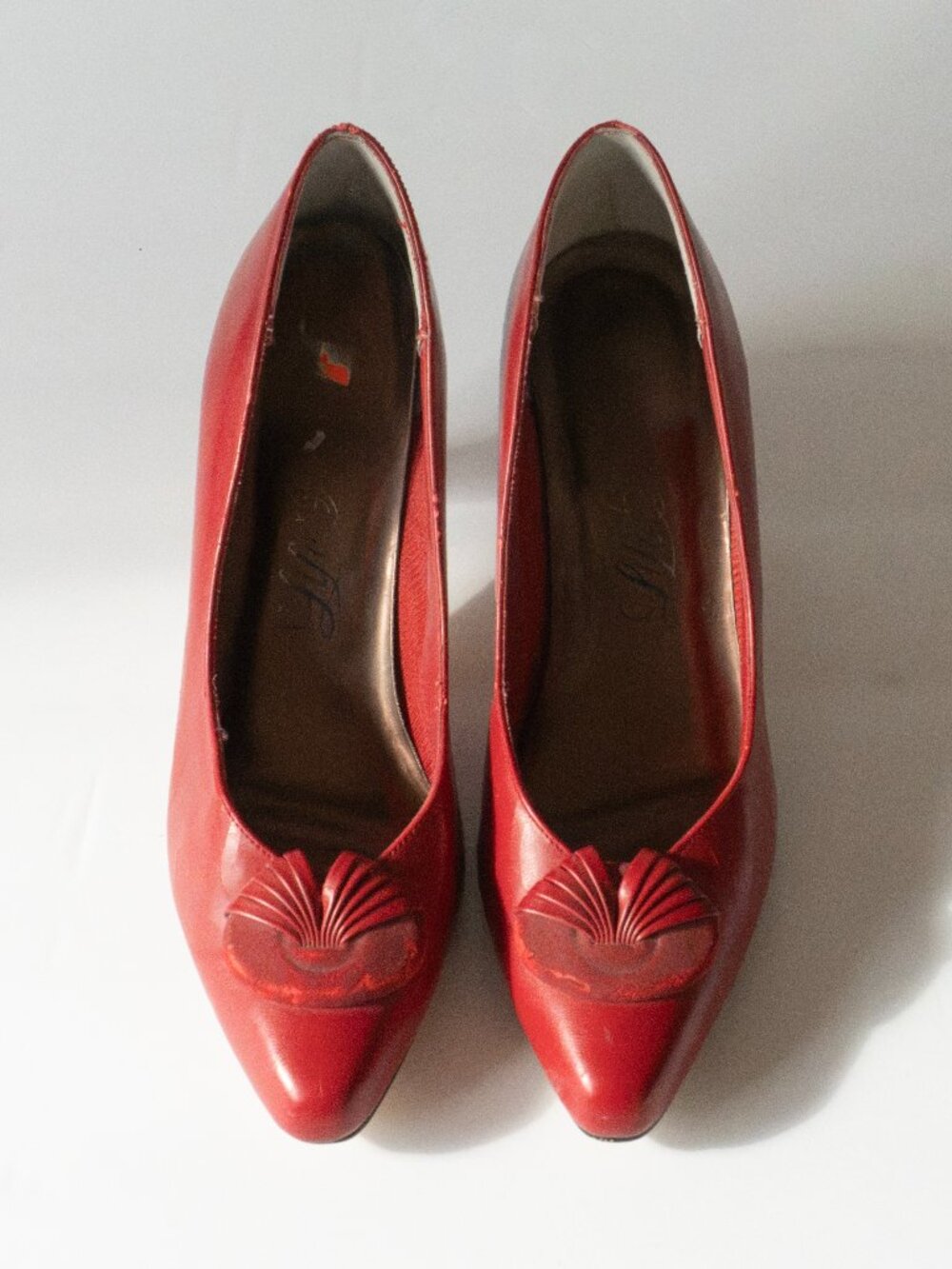 Vintage 80s LifeStride Red Leather Pumps Heels Size 7N Narrow 2.5" Kitten Heel